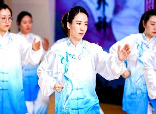 八段锦最难是哪节？九成练者栽在“攀足”，坑全在细节里。