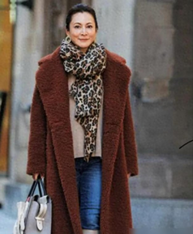 上了年纪的女人，冬天尽量别穿大衣、羽绒服，换成这3件保暖时髦