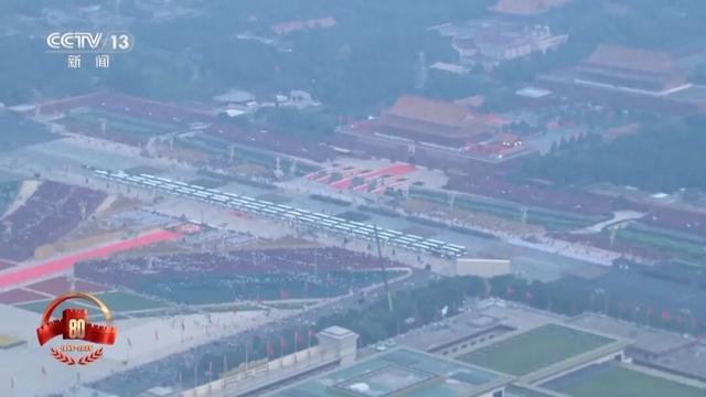 直击现场！受阅部队已列阵长安街，武器装备亮相