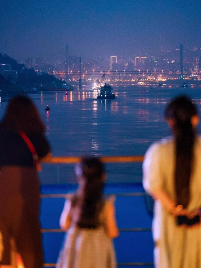 逃离KPI！夜航三峡，游轮上看星河