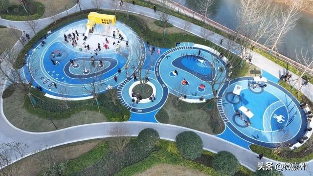 乐山春溪体育公园地面部分开放 市民打卡乐享全龄休闲