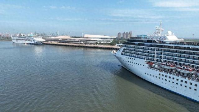 单日入出境旅客近万人 创今年暑期以来新高 天津国际邮轮母港迎暑期“邮轮热”