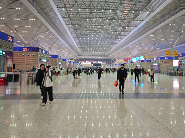 郑州东站检票口速达攻略！网友：32B进站即达