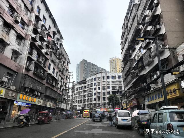 他在全国的5个墓，现在去过两个：“推敲”下安岳荒郊野外的这个