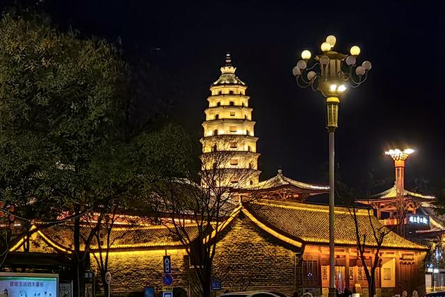 河北定州：古城夜色灯光璀璨 美轮美奂