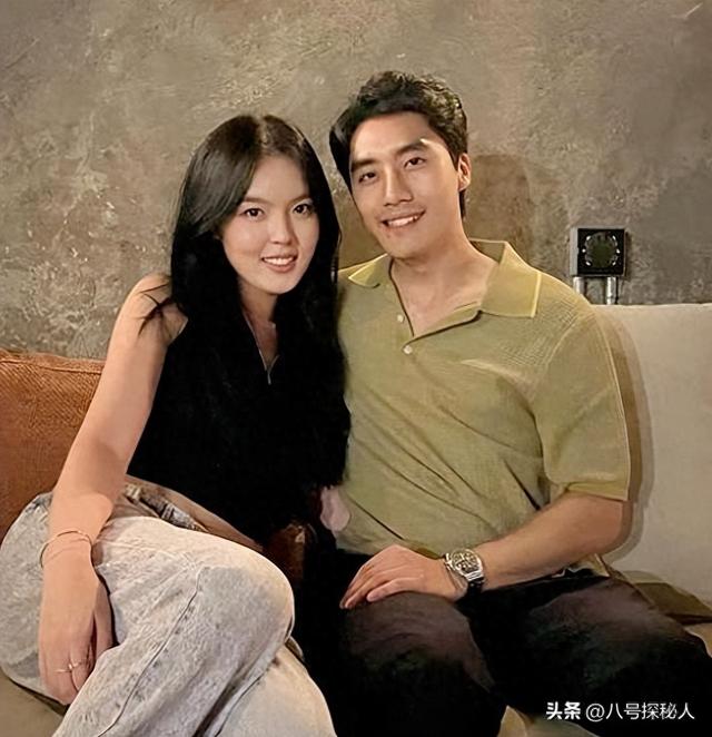 李咏病逝六年后！女儿毕业哥大，法图麦晒男友合影，两人有夫妻相