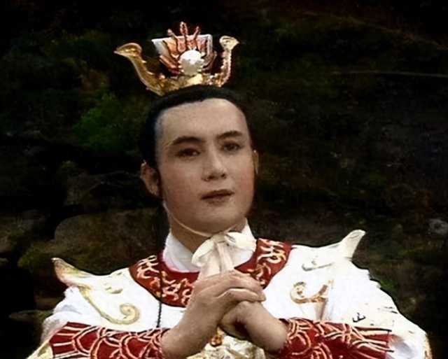他被谢霆锋打成重伤，发妻6次流产绝情离开，如今街头卖卤肉为生