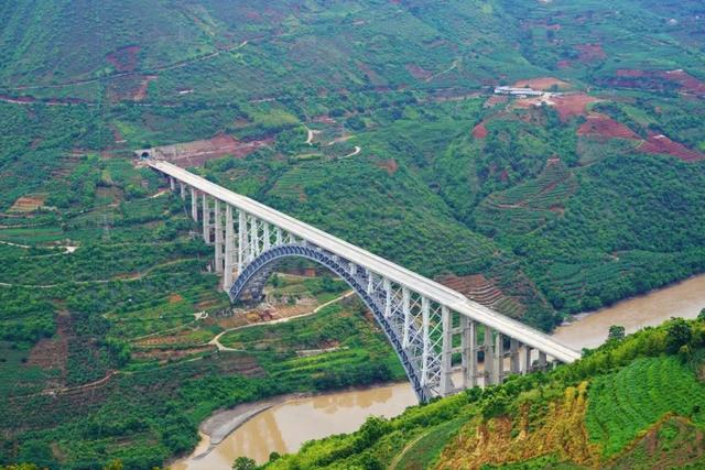 除高黎贡山隧道外，大瑞铁路保瑞段其余隧道全部贯通