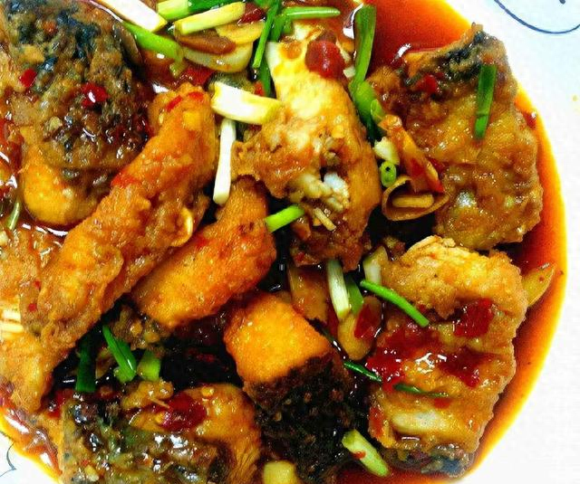 冬天滋补吃鱼，就用“万能炖鱼法”，不管什么鱼，都鲜香没腥味