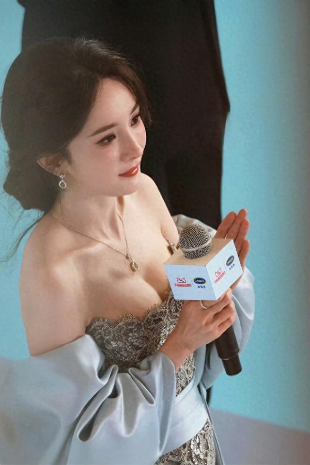 果然站得高，看到的景色比较美＃杨幂