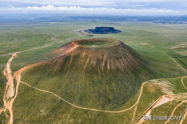 铲子下的“火山财富梦”：乌兰哈达寻宝背后的经济冲动与生态代价
