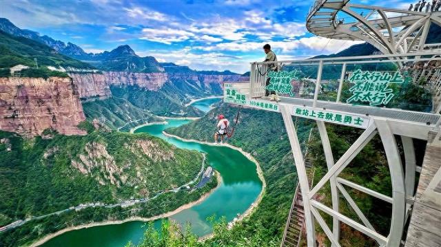 当年轻人爱上“窝囊游”