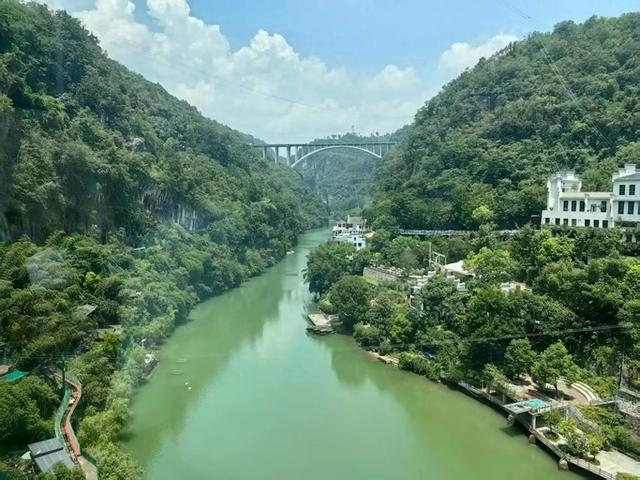 峡江寻故知：心痕篆刻在山水间