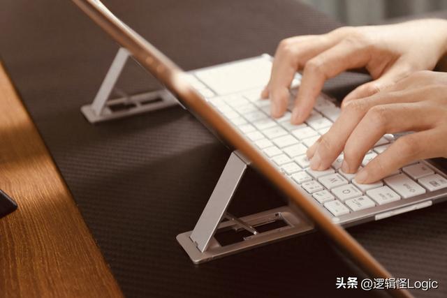华为三折叠卖2万，我用200价位的BOW键盘抄了同款作业