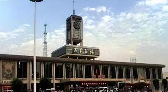 解峰，河北易县人，曾任石家庄市委第一书记	、河北省省长