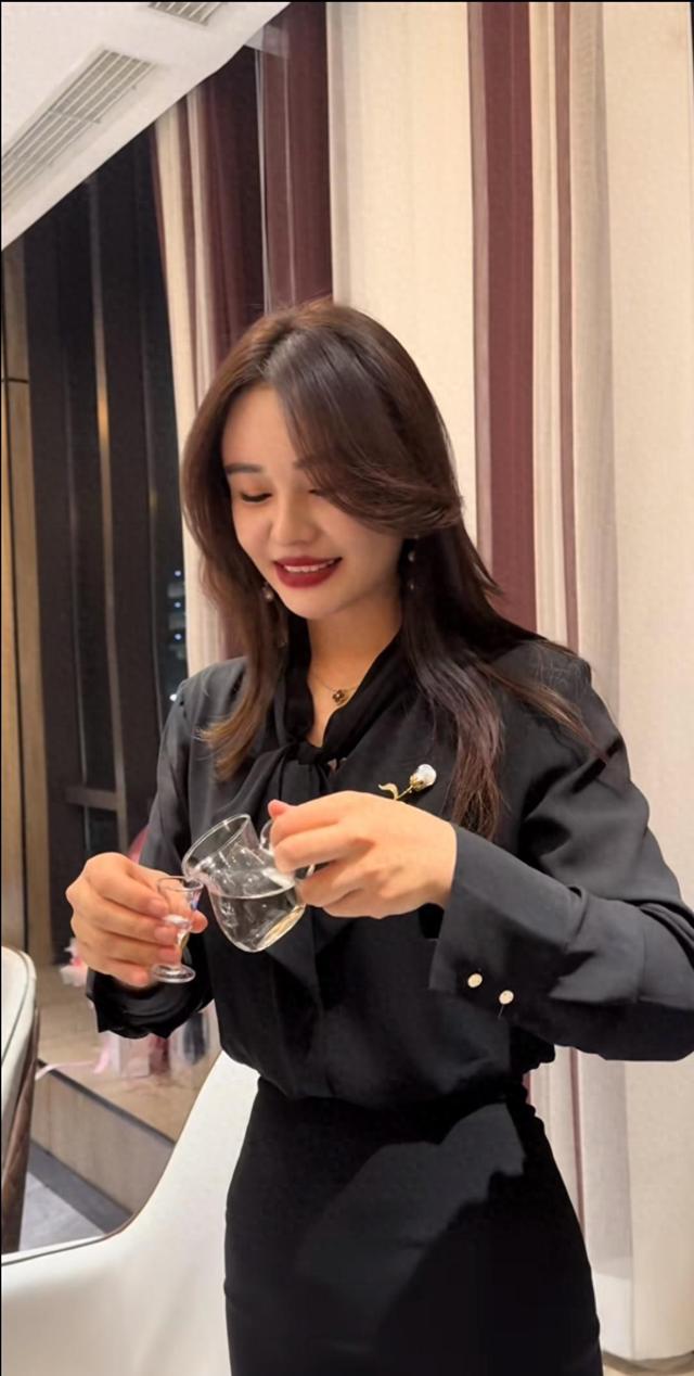 北京最牛女公关！90后姑娘喝1斤茅台成大佬红人