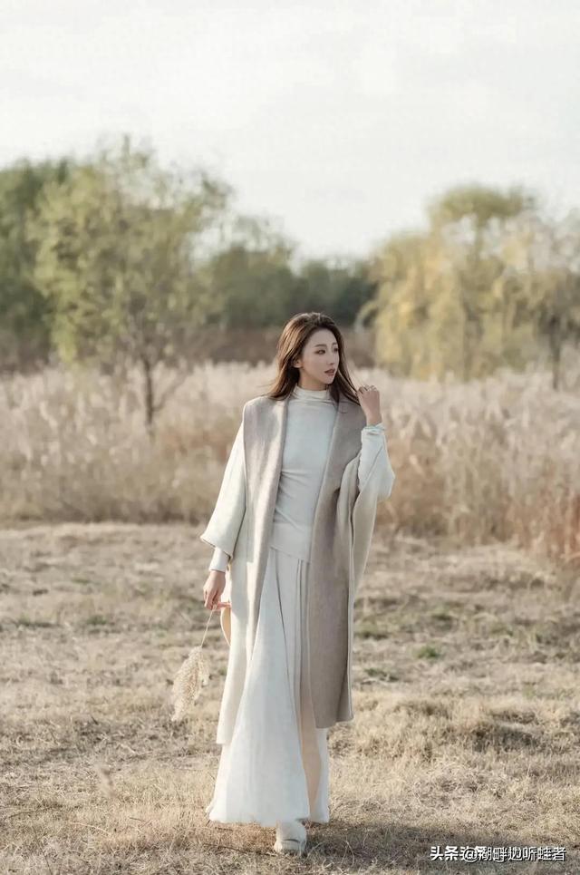 安徽阜阳一校花，身高169cm 身材拥有黄金比例， 散发迷人魅力