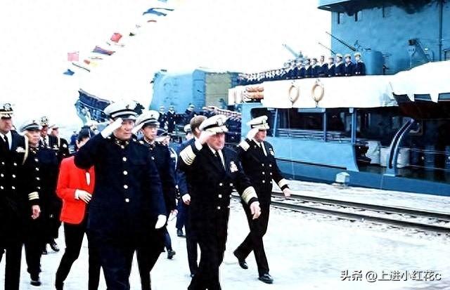 首次访华就不尊重我国？中国当场撤走仪仗队：摆正态度再来吧、