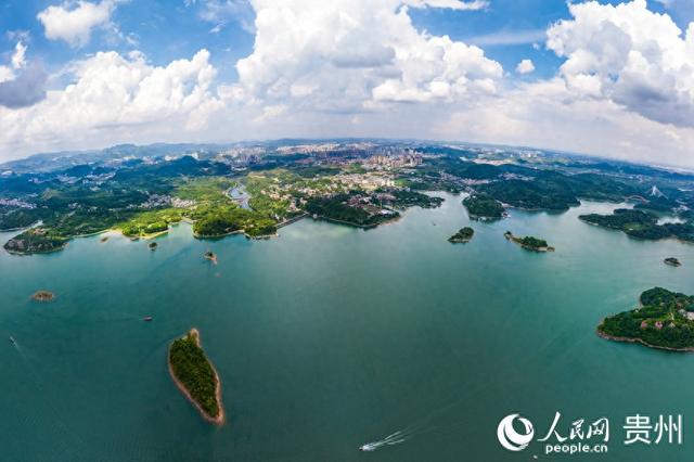行进中国 | 一湖碧水串联的旅居示范带