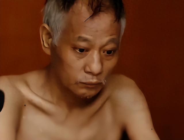 捐肾救妻的模范丈夫，12年后住院发现双肾都在，子女表示无法接受