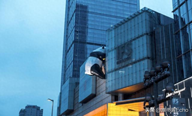 法国游客第一次到成都，一下飞机就懵了：你们管这叫大城市