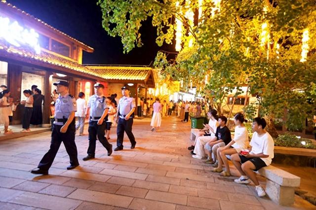 232个4A级以上景区投入警力1.64万余人次，双节期间江西旅游景区秩序井然