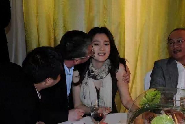 陪玩陪睡只是冰山一角！又一男顶流爆潜规则，岳云鹏果然没有说错