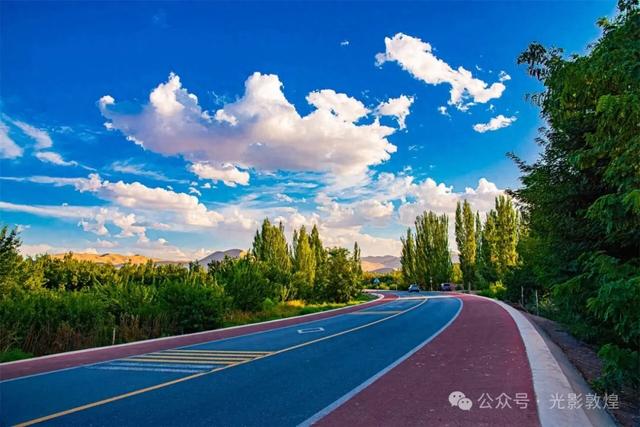 秋天:鸣沙山景观大道成为敦煌最美观光公路