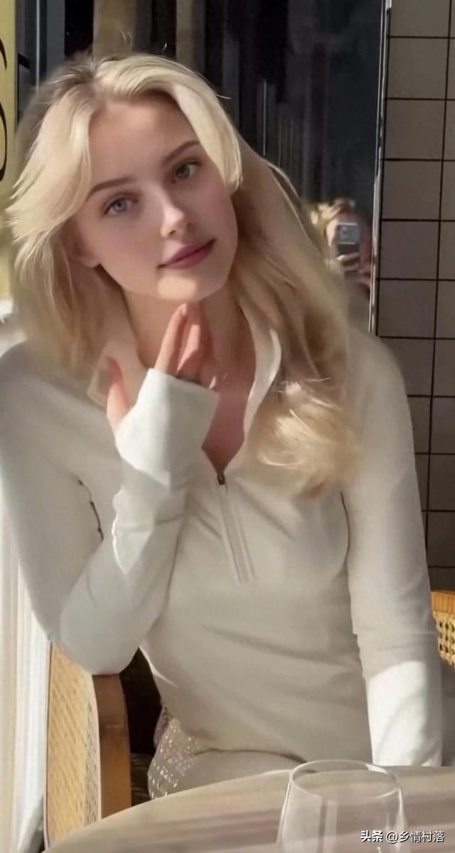 荷兰第一女星，如花般的容颜，笑起来是真的很美