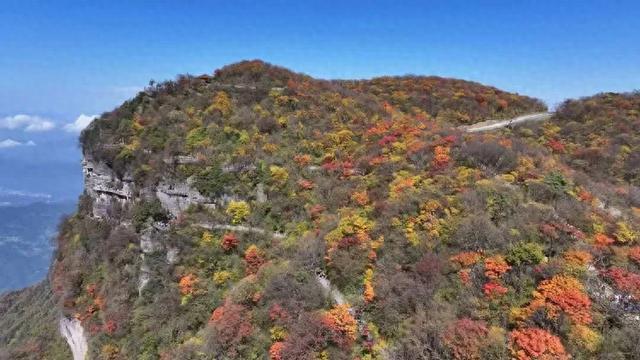 龙头山秋韵：层林尽染的摄影秘境
