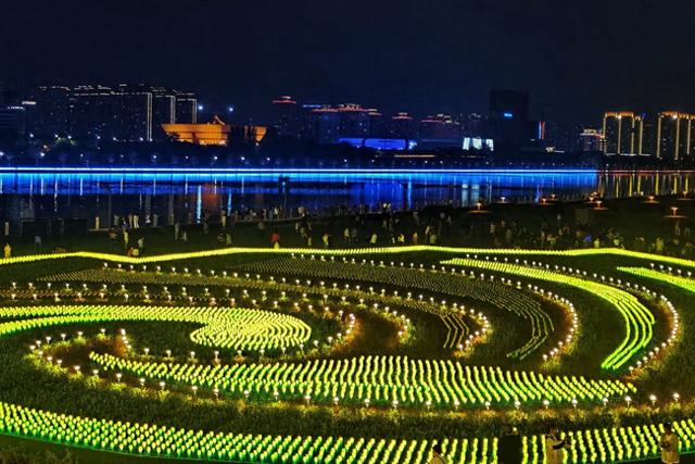 太原夜景璀璨 社交平台“圈粉”