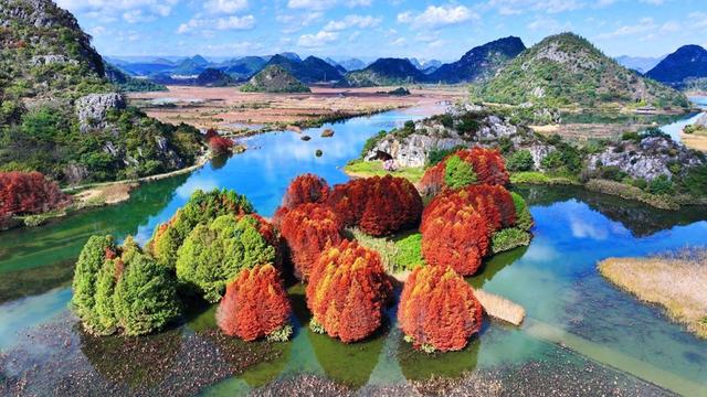 央视新闻客户端：冬日普者黑 这样的流动山水画宛如仙境……