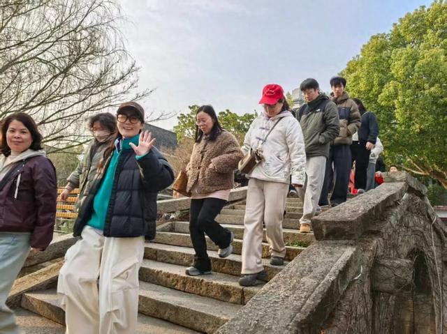 伍佑中学女教师“三八”节浪漫之旅