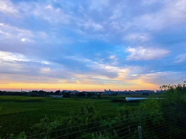 两水村的烟火与晚霞
