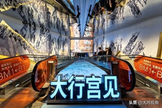 南京又火了！全国首个长江文化沉浸式街区，18.3万人挤爆大行宫见