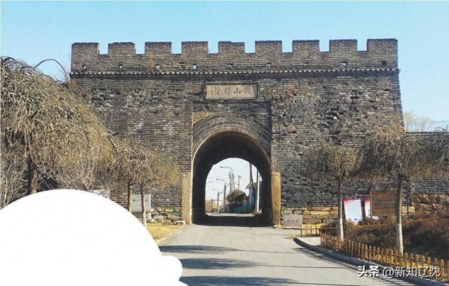 这里是鞍山城市的起点 明初建有一座堡城 修道为此拐了个弯