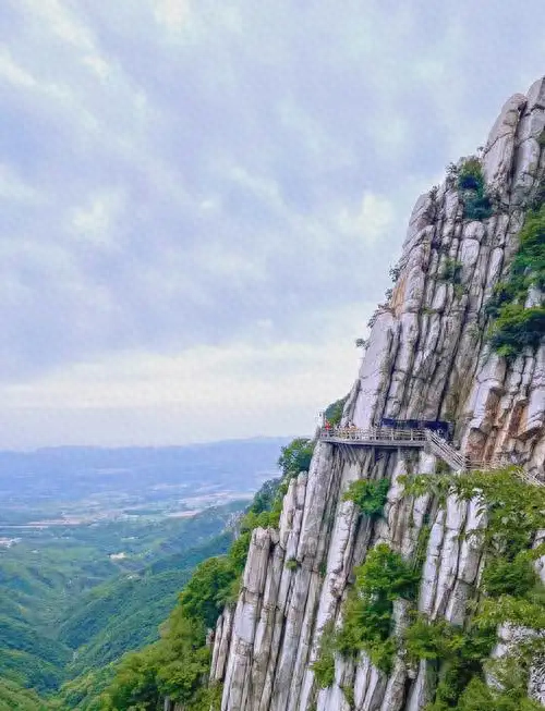老家河南18地市各有一座名山，数谁最中？