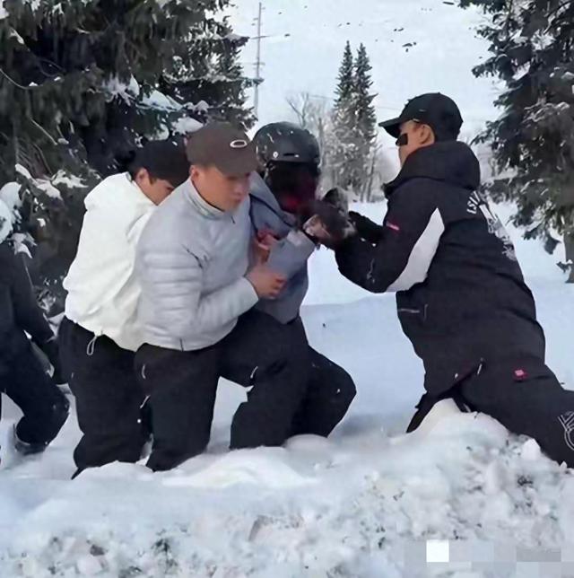 雪豹咬伤后续！女游客很漂亮	，已经毁容，知情人曝内幕，被咬不冤