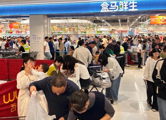 中国县城“迪士尼”超市，十一成功偷袭山姆
