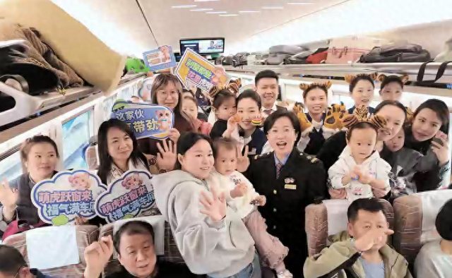 首趟“萌虎”高铁启程 冰雪文化开进京哈线