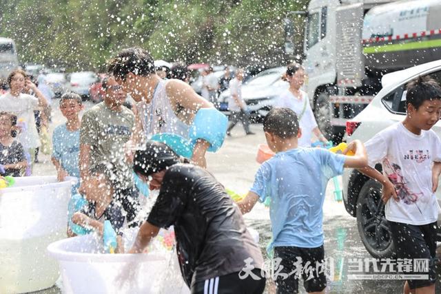 太嗨太清凉！绥阳这个地方正上演电音泼水狂欢
