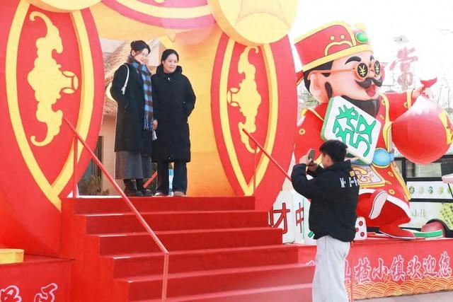 【新春走基层】通渭：山楂小镇迎新春 游人踏春而来