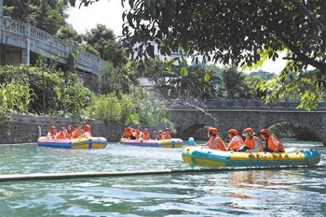 五龙乡“峡谷漂流”引客来