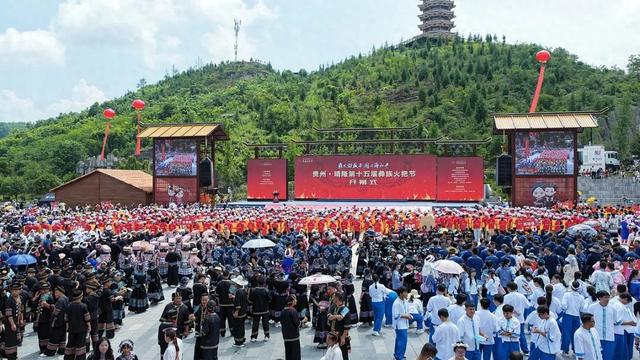贵州·晴隆第十五届彝族火把节燃情开幕