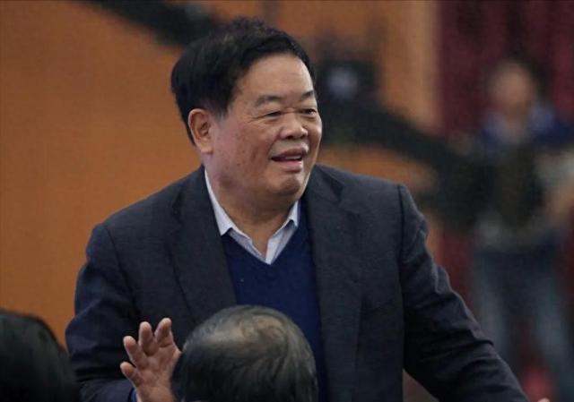 曹德旺辞职仅1天，令人担心的事发生了，原来马云一个字都没说错