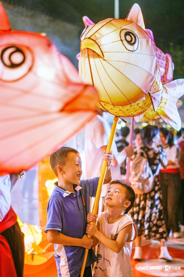 鱼灯引路，福水相传！打卡塔坡十年庙会，接住佛山专属好运