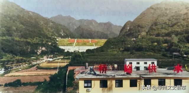七四年冬，华县瓜坡营在桥峪凿山开洞，将一块块百斤重石料搬上山