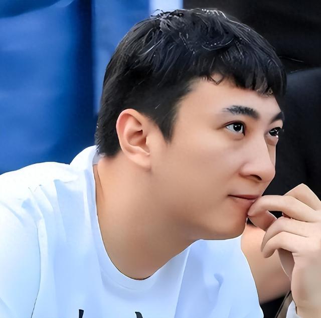 逆风翻盘？38岁王思聪再破"天花板"，让王健林和整个商界"沉默"了