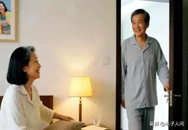 两性关系：过来人忠告，女人50岁后和老公分床睡，多半是这下场