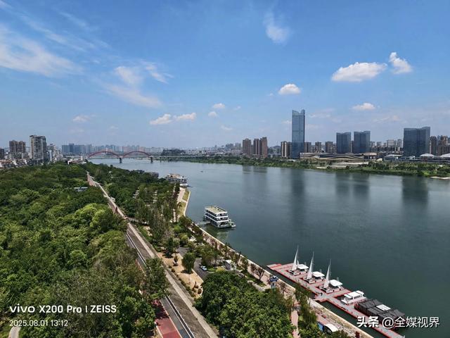 美食+美景，南充巴国布衣滨江店“诗画餐饮”惊艳出圈（上篇）